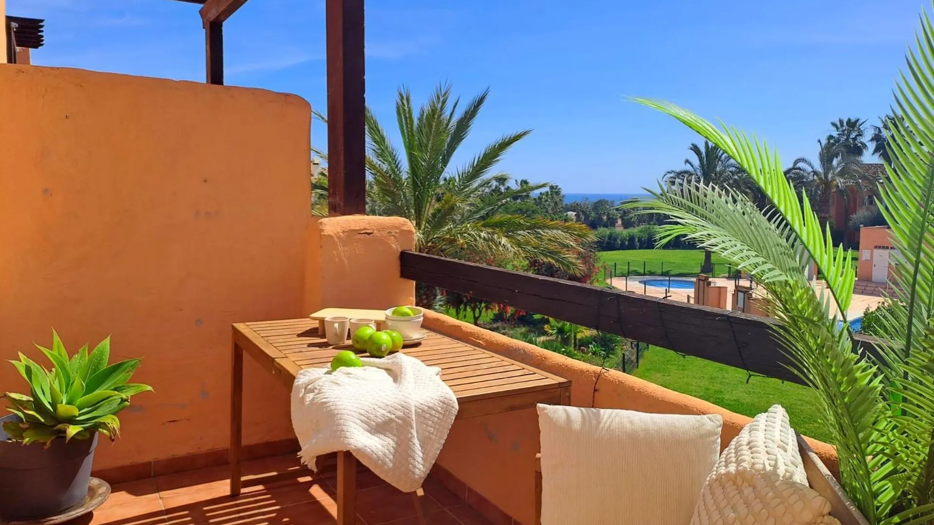 Noctua Cortesin Sun 002 Casares Spain
